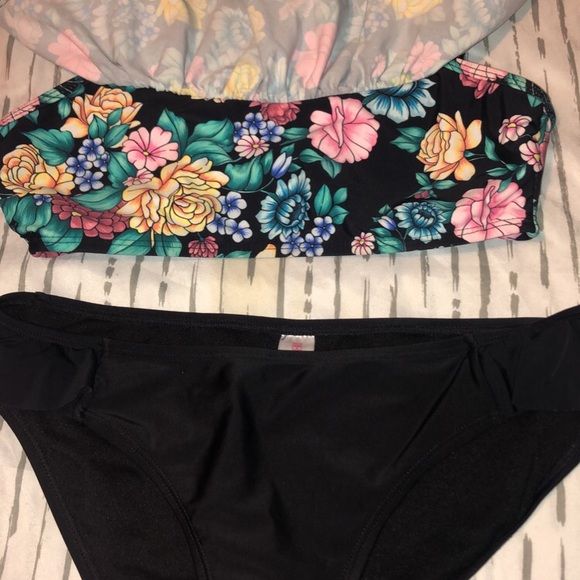 Bikini - Picture 2 of 3